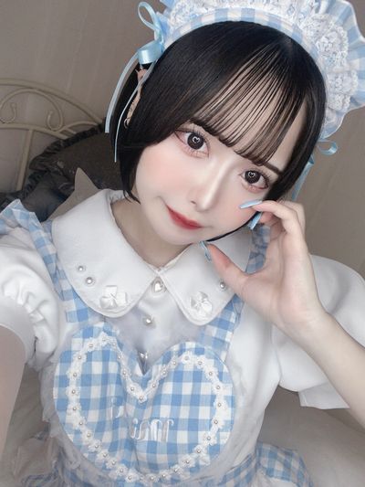 めるこ