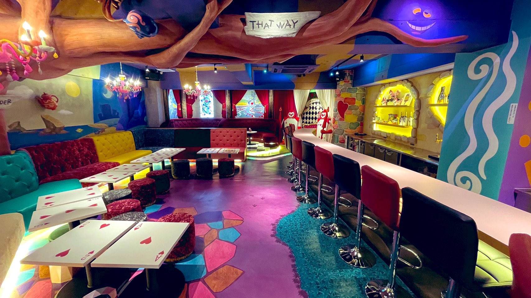 Cafe＆Bar Alice × Alice(アリスアリス)の店内写真2
